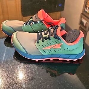 Altra Superior 5 - trail running - mens 8 *Never Worn*